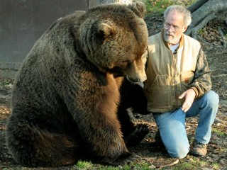 Dokumentarni Čovek koji živi s medvedima